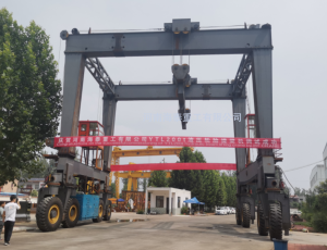 液壓輪胎式提梁機